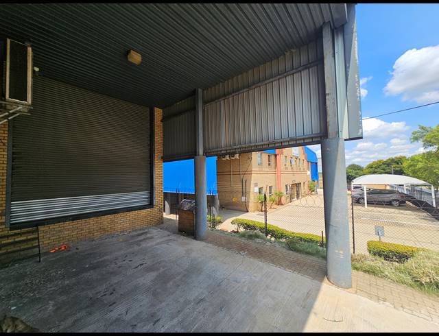 1,415M² WAREHOUSE TO LET IN MEADOWDALE